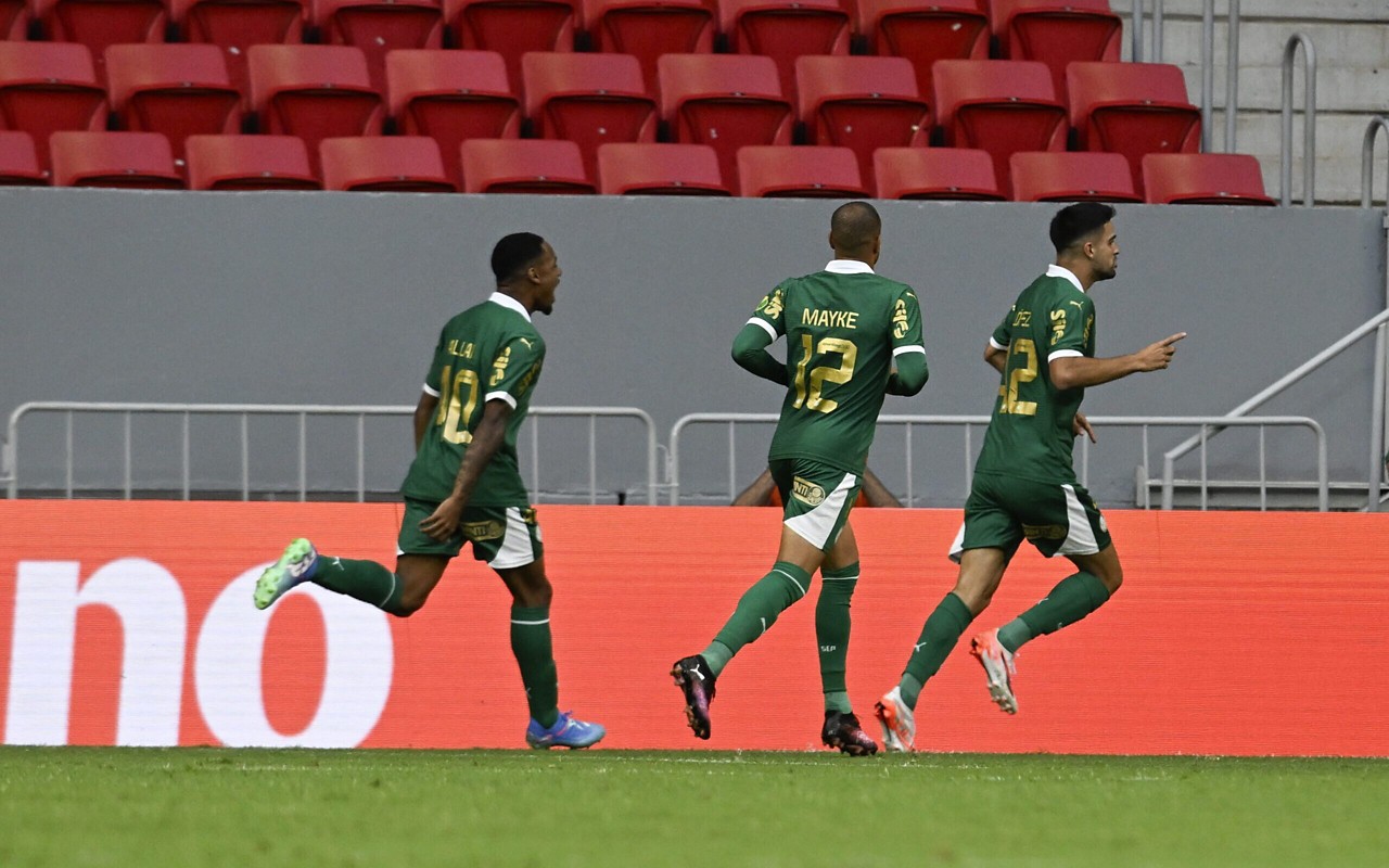 Flaco López comemora gol pelo Palmeiras (Foto: Mateus Bonomi/AGIF)