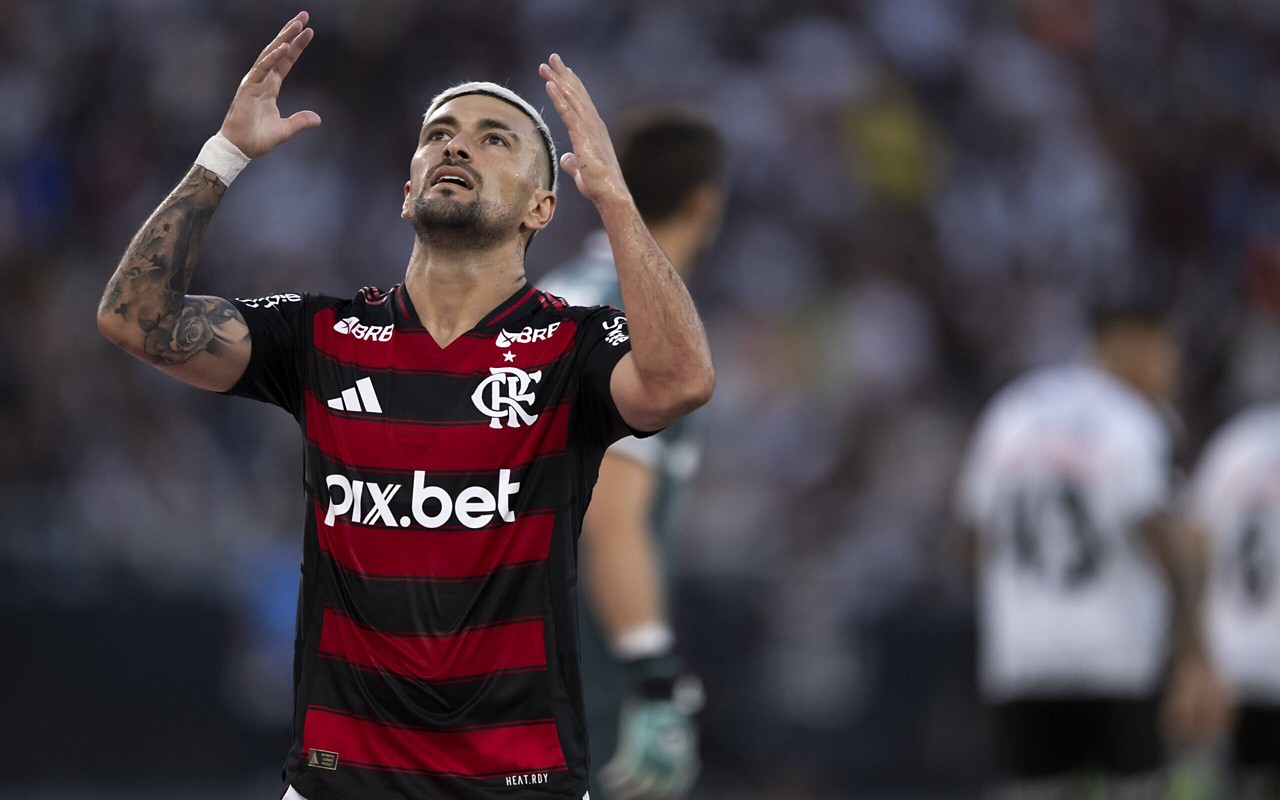Giorgian de Arrascaeta, jogador do Flamengo, lamenta durante partida contra o Vasco pelo Carioca 2025 (Foto: Jorge Rodrigues/AGIF)