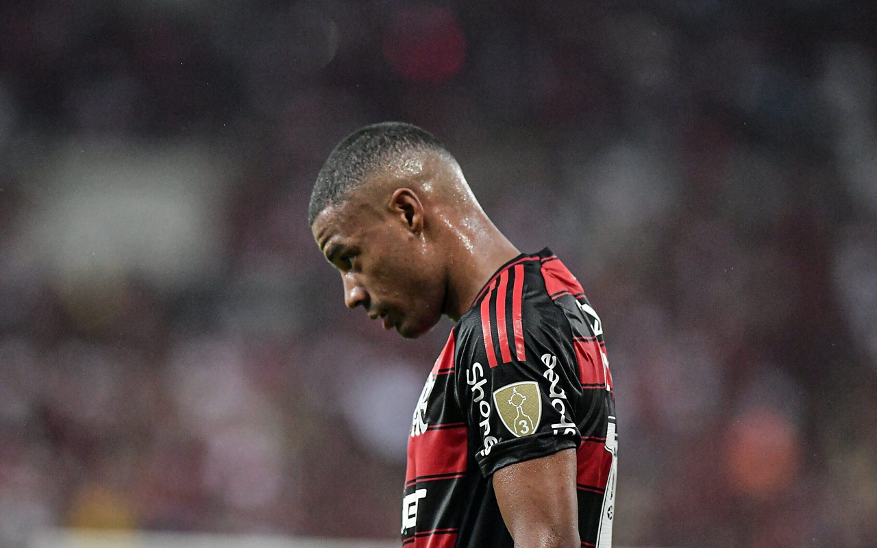 Nico de la Cruz em ação pelo Flamengo (Foto: Thiago Ribeiro/AGIF)