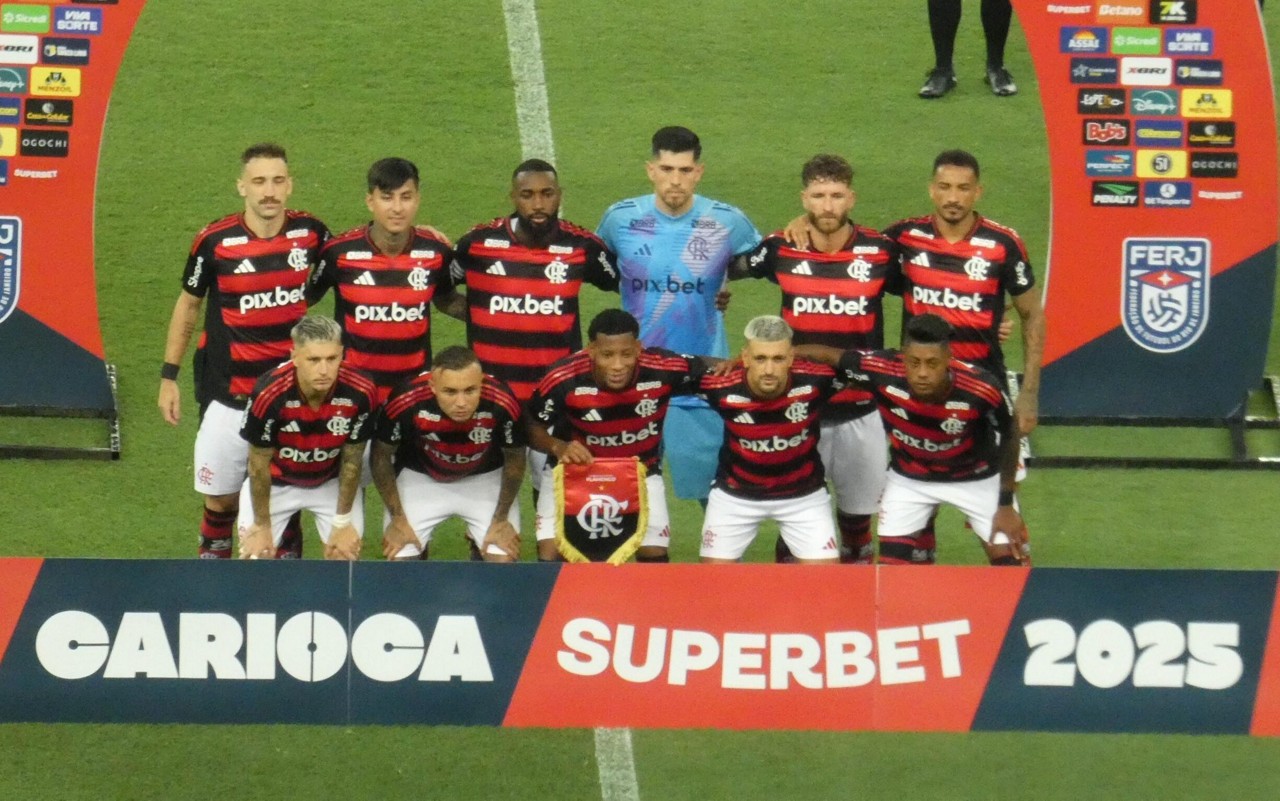 Time do Flamengo antes da partida contra o Maricá (Foto: Lucas Bayer/Lance!)