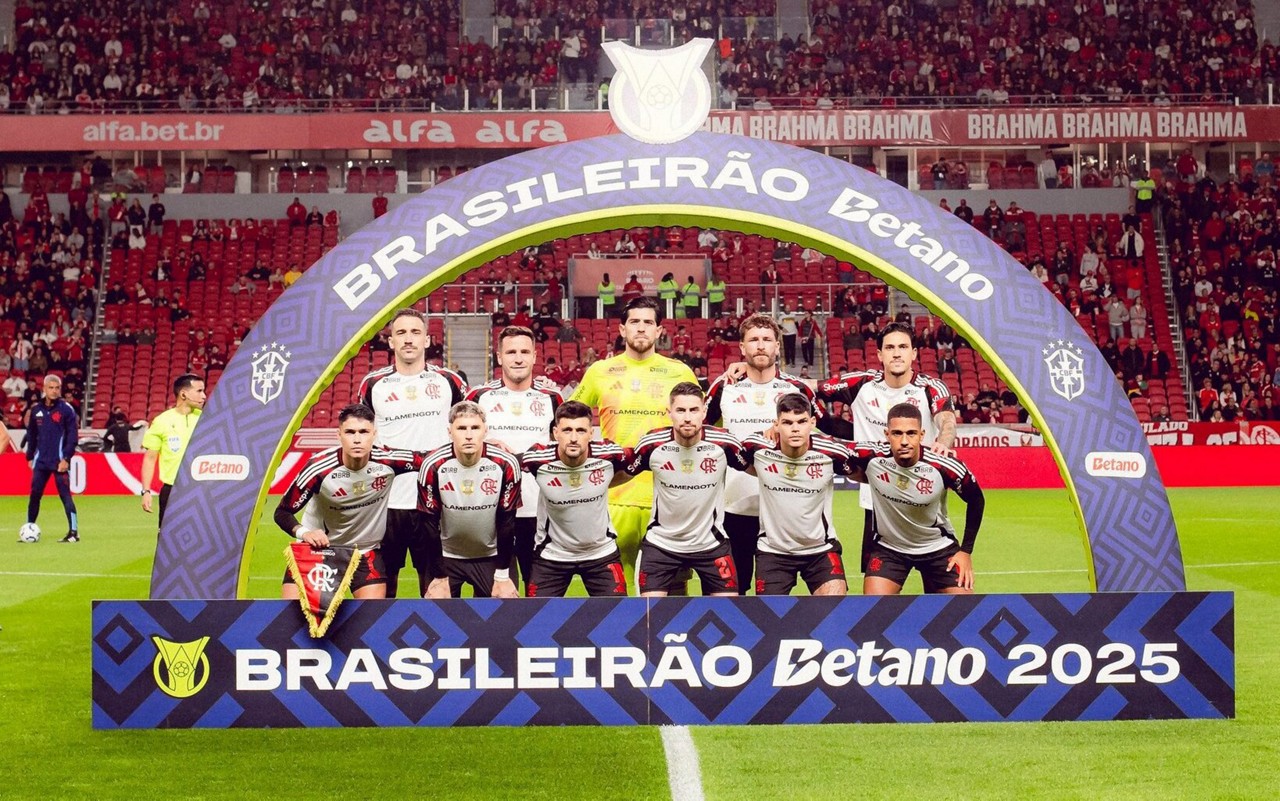 Time do Flamengo antes de duelo com o Internacional pelo Brasileirão (Foto: Adriano Fontes/Flamengo)