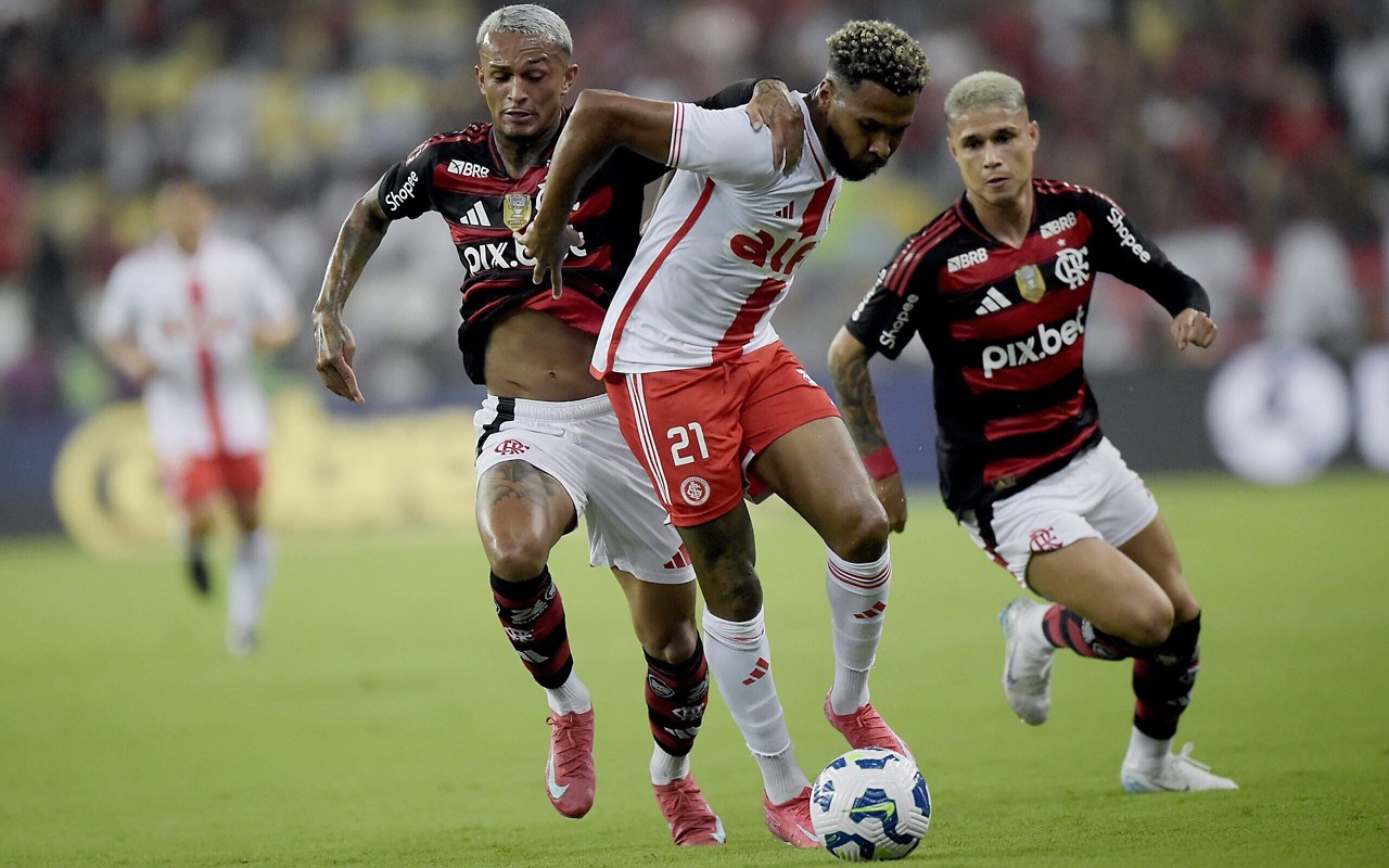 Flamengo e Internacional ficam no empate (Foto: Alexandre Loureiro/AGIF)