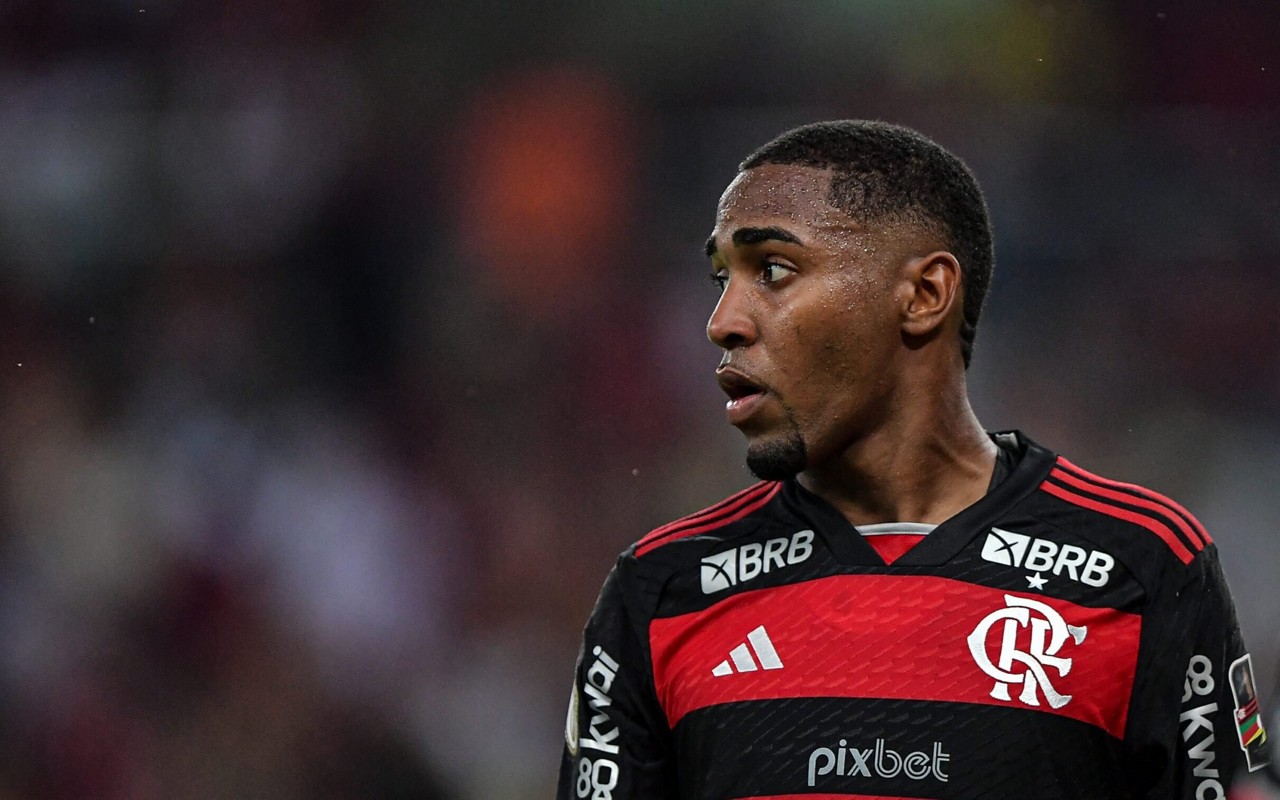 Lorran fica no Flamengo (Foto: Thiago Ribeiro/AGIF)