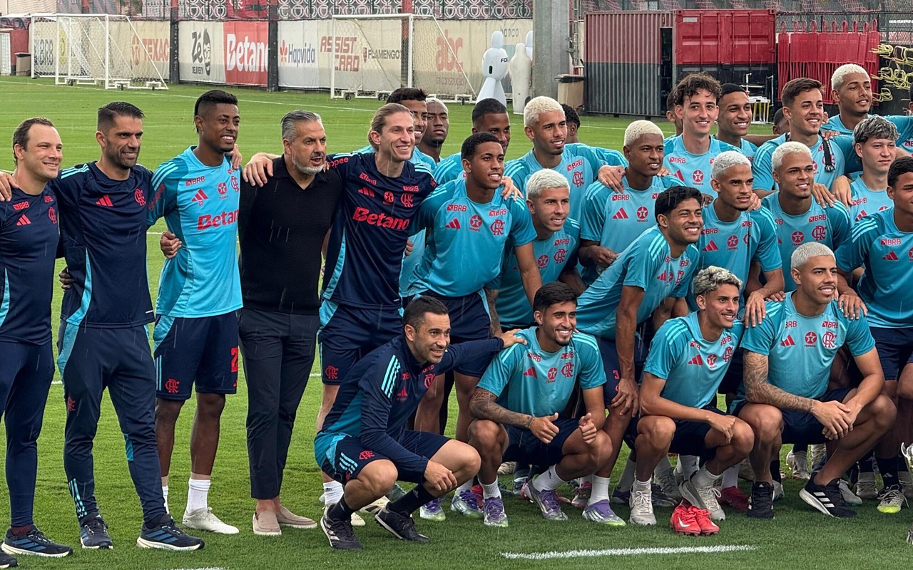José Boto, Filipe Luís e Bruno Henrique compareceram a cerimônia em homenagem ao elenco campeão mundial sub-20 (Foto: Lucas Bayer/Lance!)
