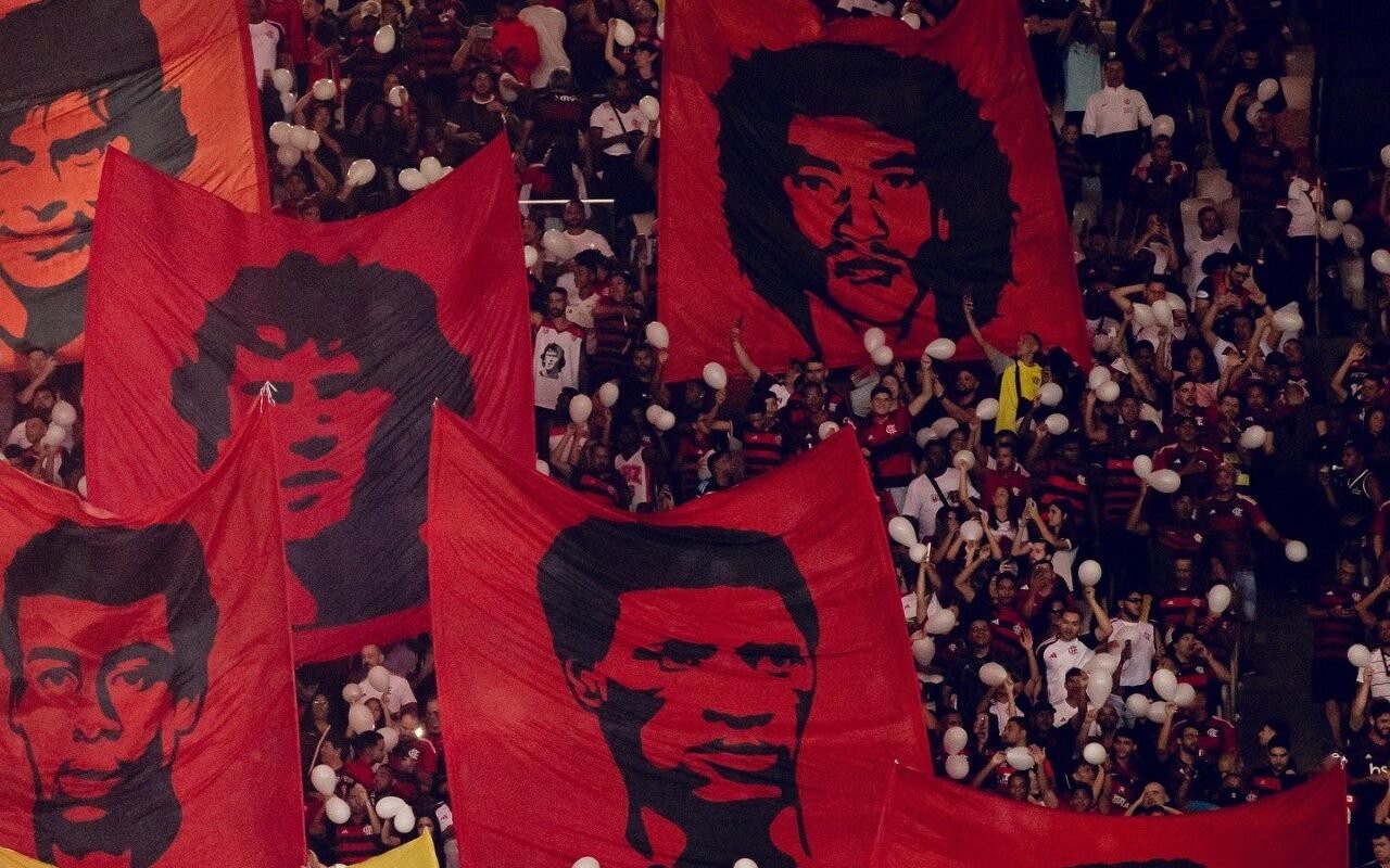 Flamengo homenageia Adílio antes da estreia no Mundial (Foto: Divugalção)