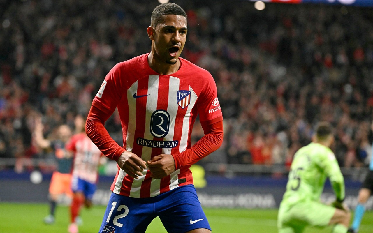 Samuel Lino em ação pelo Atlético de Madrid (Foto: JAVIER SORIANO / AFP)