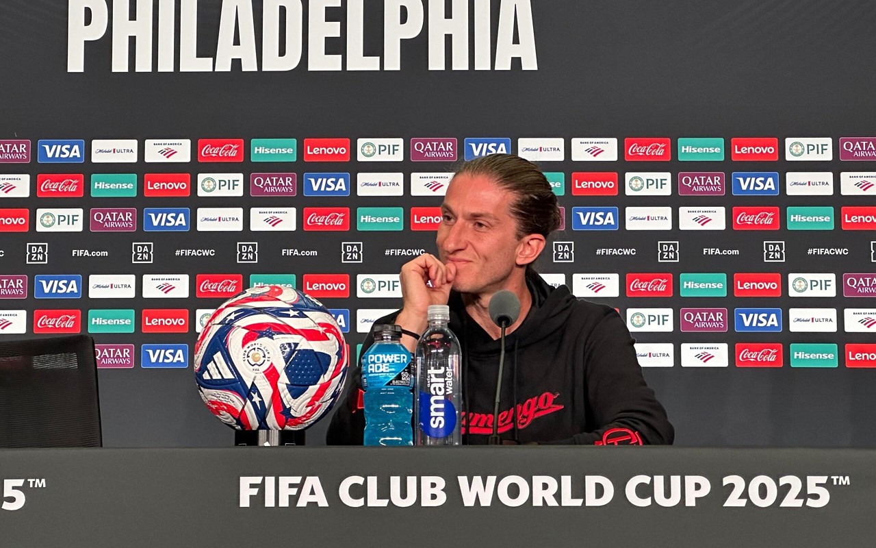 Filipe Luís em entrevista coletiva (Foto: Reprodução)