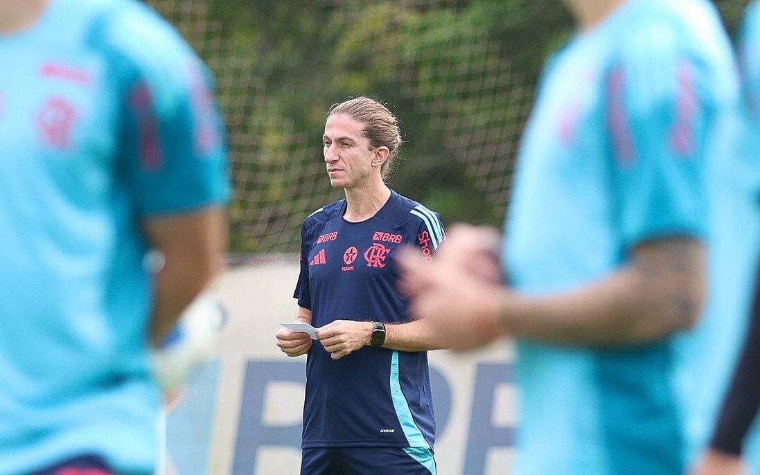 Filipe Luís em treino do Flamengo antes de viagem para enfrentar o Internacional em Porto Alegre (Fotos: Gilvan de Souza/Flamengo)