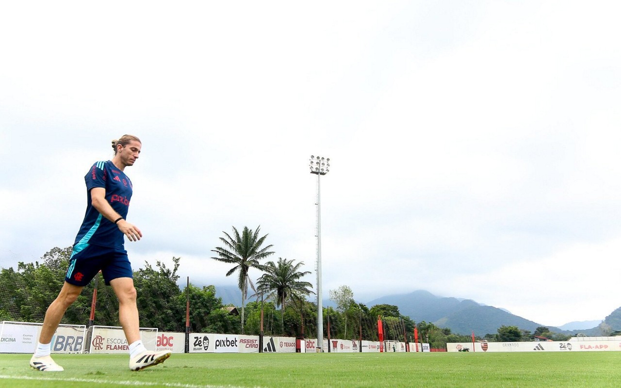 Filipe Luís durante treino do Flamengo antes de duelo com o Palmeiras (Foto: Gilvan de Souza/Flamengo)