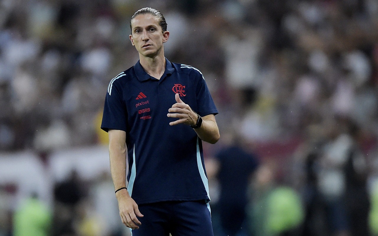 Filipe Luís durante partida do Flamengo (Foto: Alexandre Loureiro/AGIF)