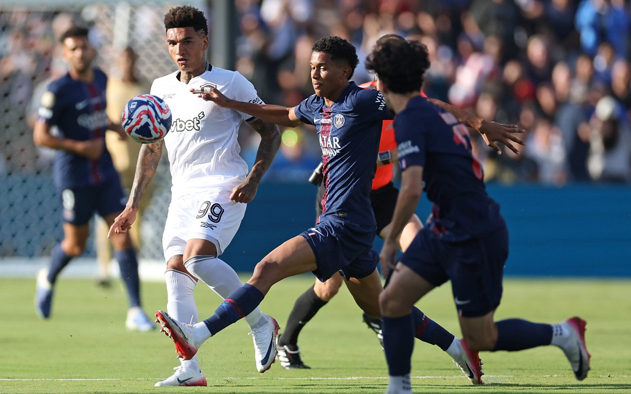 Igor Jesus em jogada durante PSG x Botafogo (Foto: Vítor Silva/Botafogo)