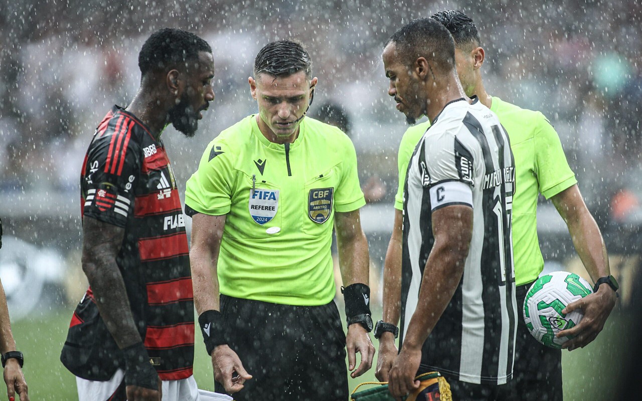 Flamengo e Botafogo se enfrentam neste domingo (Foto: Marcos Junior/AGIF)