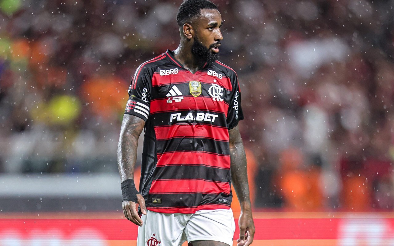 Gerson durante clássico entre Flamengo e Botafogo, pela Supercopa do Brasil (Foto: Fernando Torres/AGIF)