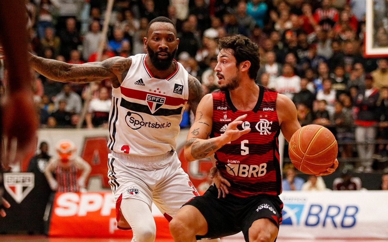 Flamengo e São Paulo no NBB (Foto: Helena Petry/CRF)