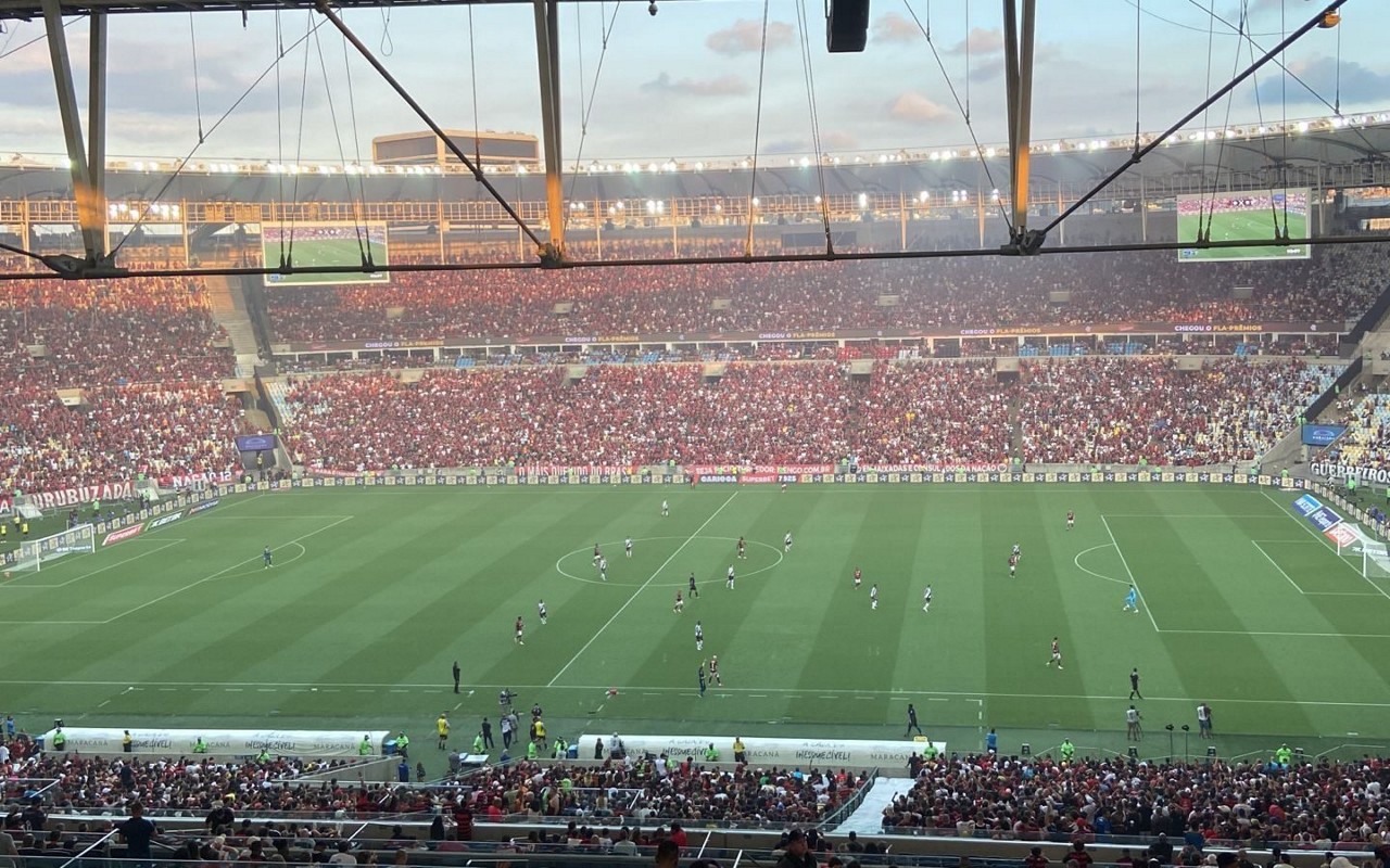 Torcedores de Flamengo e Vasco no Maracanã (Foto: João Brandão/ Lance!)