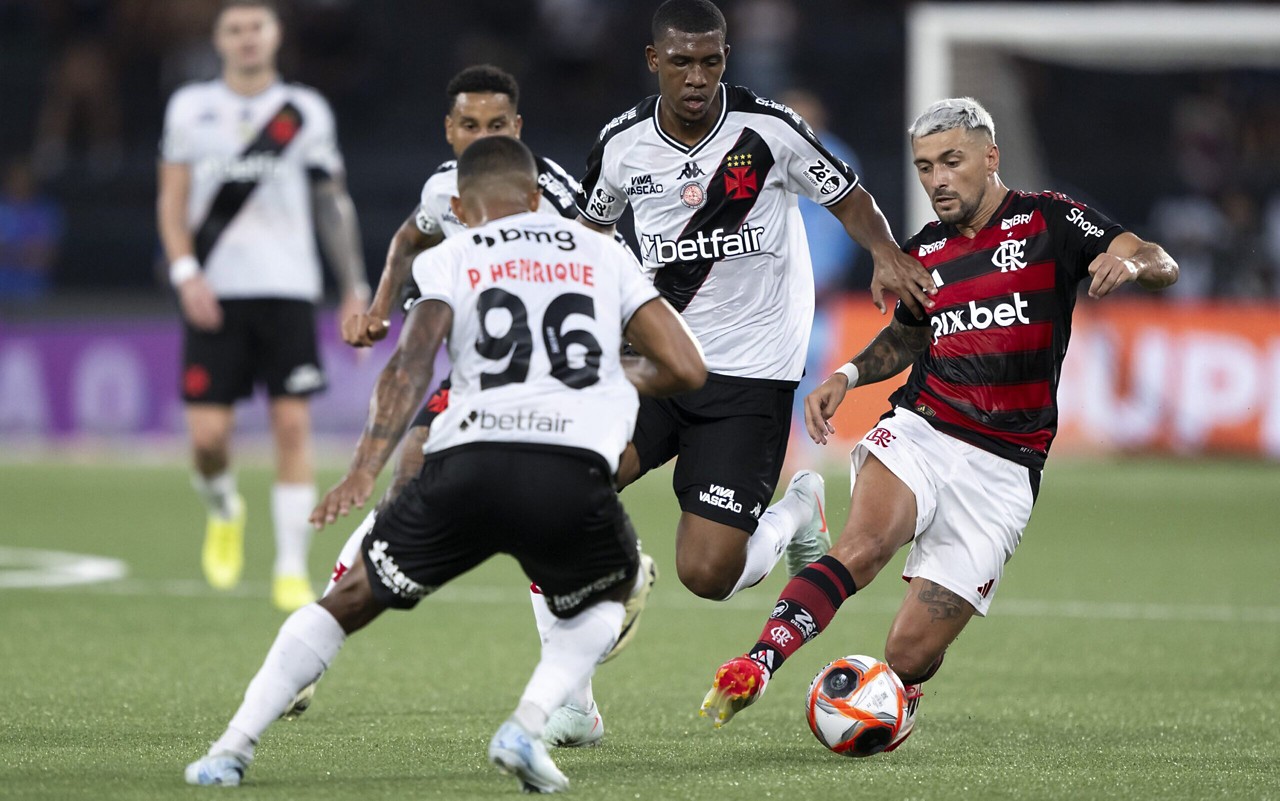 Lista completa de todos os confrontos eliminatórios entre Flamengo e Vasco ao longo da história. (Jorge Rodrigues/AGIF)