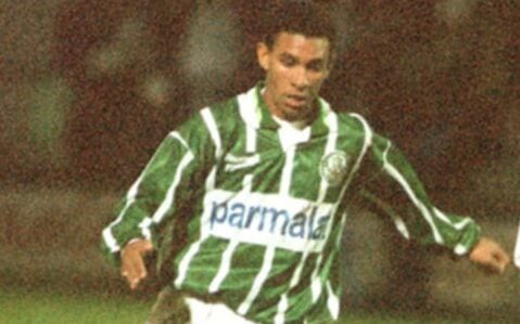 Djalminha brilhou contra Fluminense em 1996, no show histórico do Palmeiras nas Laranjeiras. (Foto: Gazeta Press)