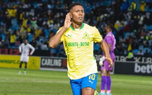 Lucas Ribeiro comemora gol pelo Mamelodi Sundowns (Foto: Reprodução/Instagram)
