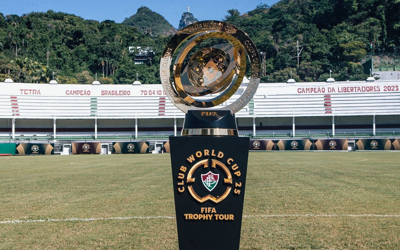 Taça do Mundial de Clubes na sede do Fluminense, em Laranjeiras (Foto: Lucas Merçon/FFC)