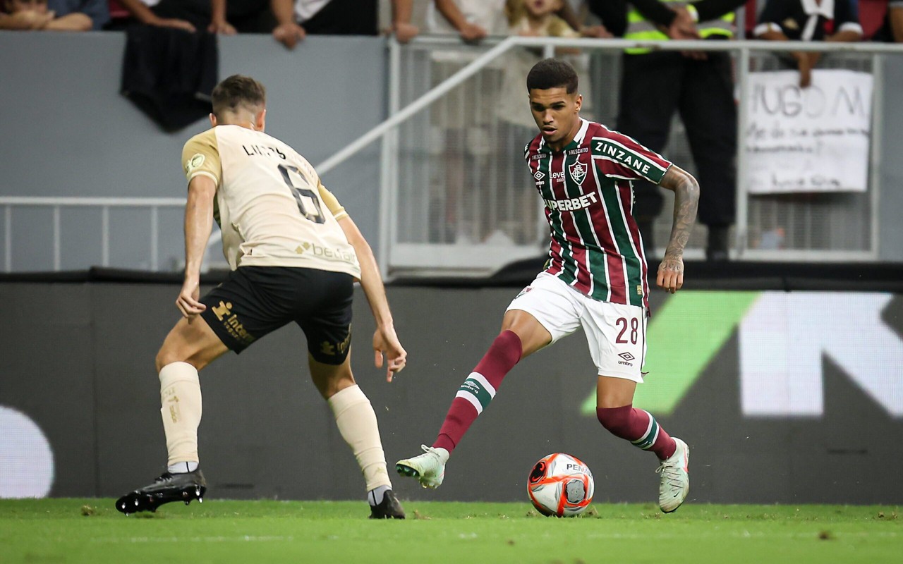Fluminense confirma lesão de Riquelme Felipe