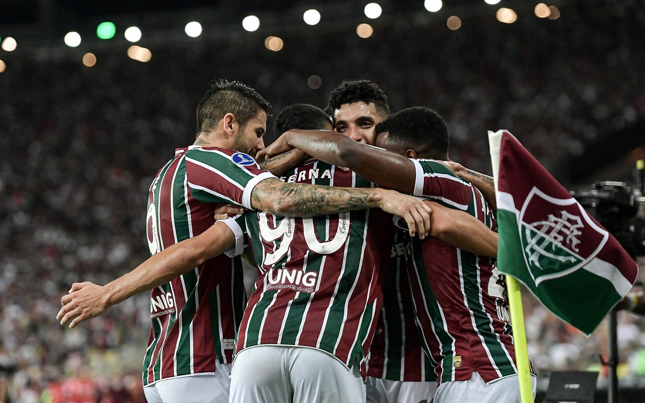 Jogadores do Fluminense comemorando (Foto: Thiago Ribeiro/AGIF)