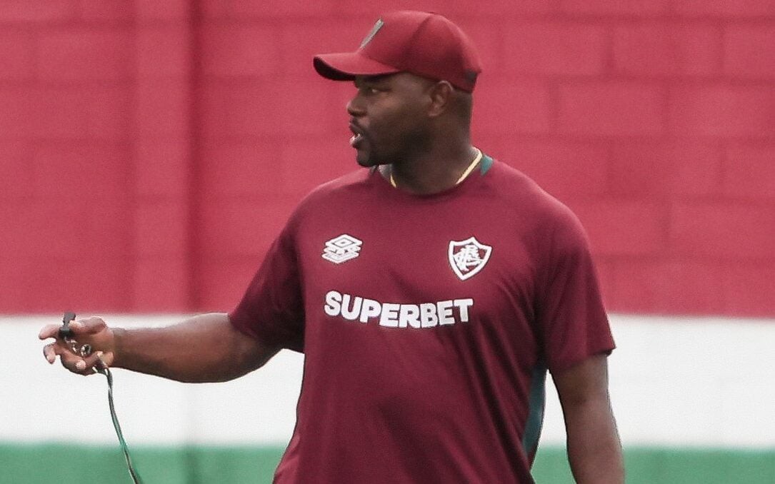 Marcão comanda treino do Fluminense (Foto: Lucas Merçon/Fluminense FC)