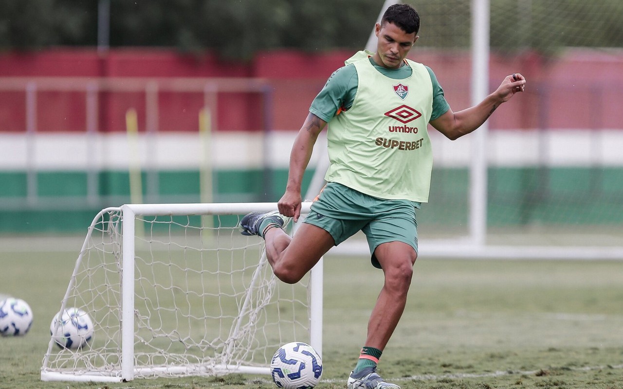 Thiago Silva em treino no CT Carlos Castilho na sexta-feira (21) (Foto: Lucas Merçon/FFC)