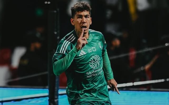 Roberto Firmino em ação pelo Al-Ahli (Foto: Divulgação / Al-Ahli)