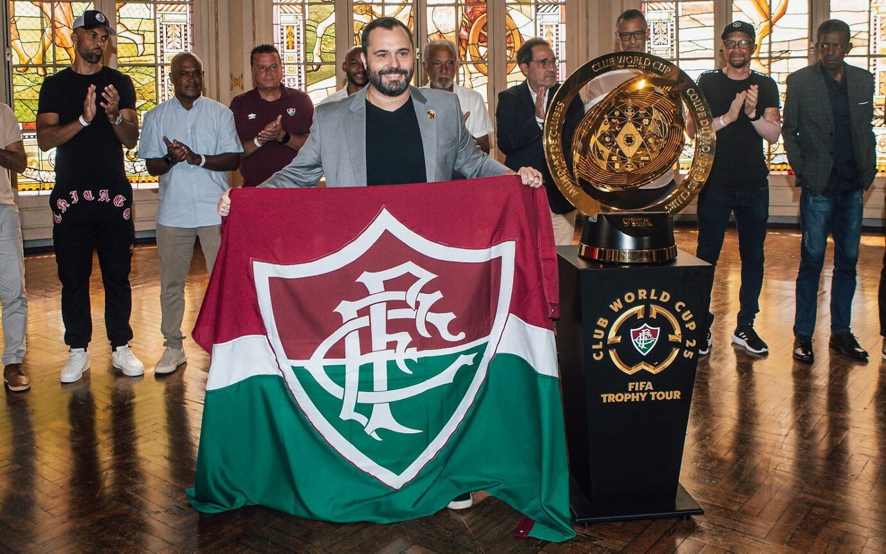 Taça do Mundial de Clubes na sede do Fluminense (Foto: Lucas Merçon/FFC)