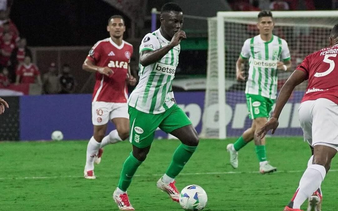 Marino Hinestroza em campo pelo Atlético Nacional (Foto: Reprodução)