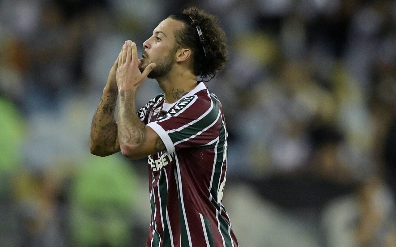 Guga, jogador do Fluminense, comemora gol contra o Vasco pelo Brasileirão (Foto: Alexandre Loureiro/AGIF)