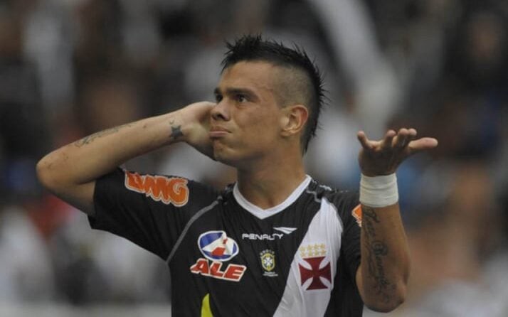 Bernardo comemora gol nos acréscimos no Engenhão; meia garantiu a virada do Vasco sobre o Fluminense e manteve o time na briga pelo título do Brasileirão 2011. (Alexandre Loureiro/Lancepress!)