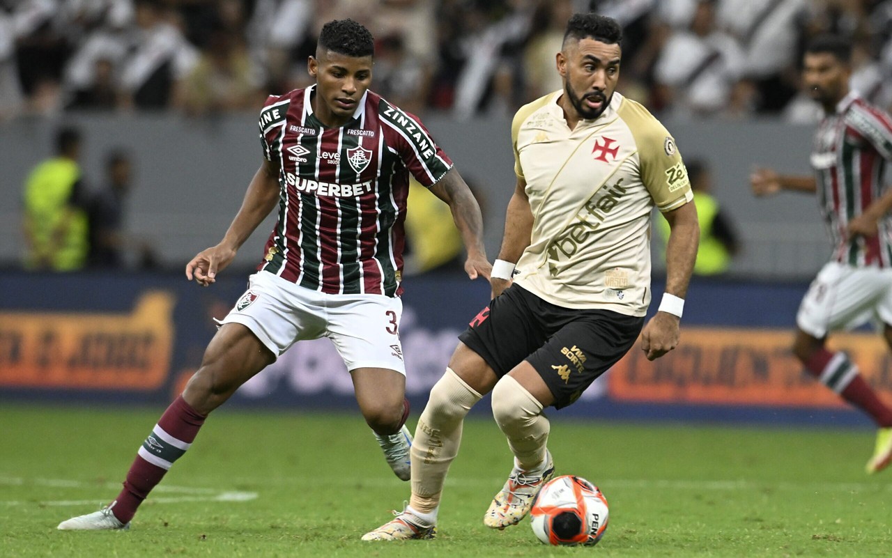 Fluminense e Vasco protagonizam um dos clássicos mais equilibrados do Campeonato Brasileiro, com 64 confrontos na história da competição. (Foto: Mateus Bonomi/AGIF)