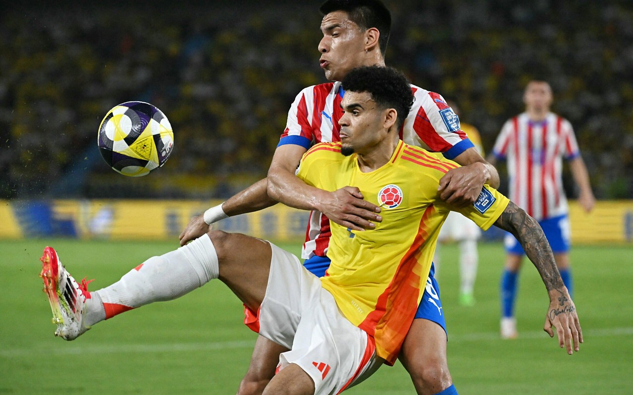 Luis Diaz e Diego Gomez em Colômbia x Paraguai. (foto: Luis ACOSTA / AFP)