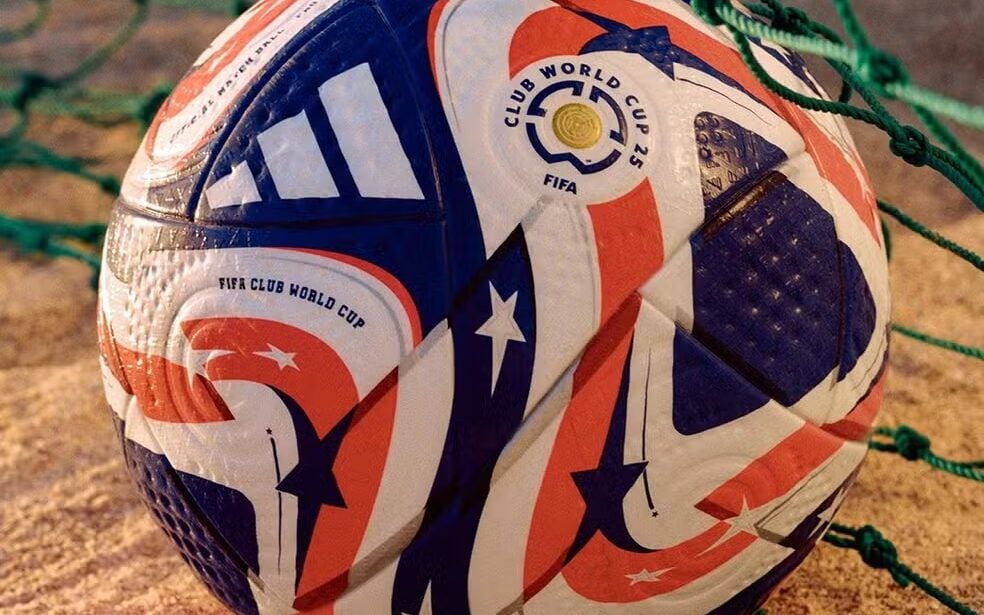 O formato de gomos da bola de futebol surgiu para melhorar a performance e a durabilidade do jogo. (Foto: FIFA)