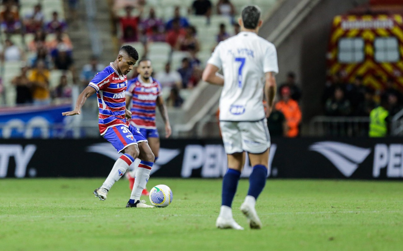 Partida entre Fortaleza e Cruzeiro, pelo Brasileirão (Foto: Lucas Emanuel/AGIF)