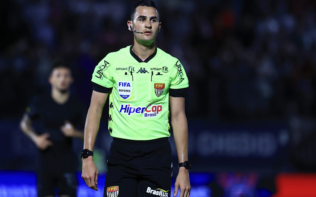 Matheus Candançan apitará o Clássico Alvinegro (Foto: Marcello Zambrana/AGIF)