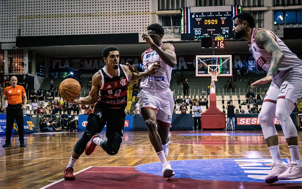 O Franca derrotou o Flamengo por 98 a 95 (Foto: Hermes de Paula / CRF)