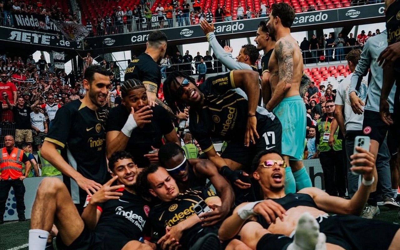 Frankfurt no último jogo da rodada da Bundesliga (Foto: Reprodução/ Redes Sociais)