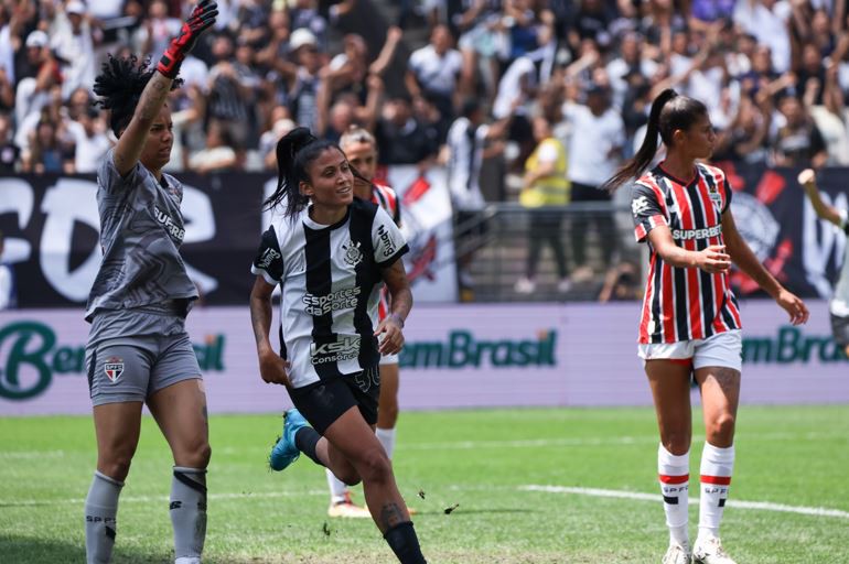 Jaque Ribeiro marcou o primeiro gol da partida
