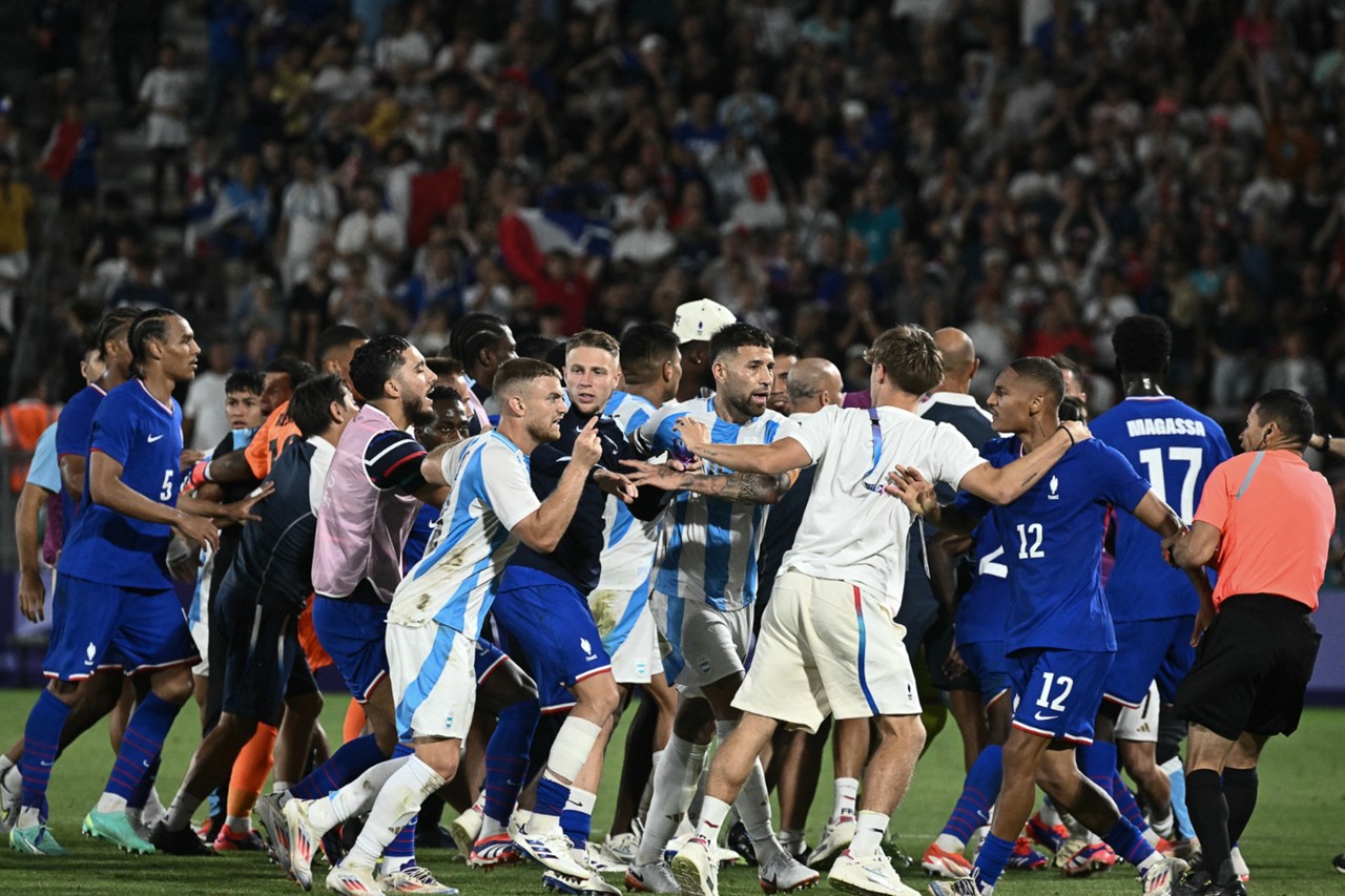Seleção Francesa venceu a partida das quartas de final e eliminou a Argentina dos Jogos Olímpicos de Paris 2024, em partida no Estádio de Bordeaux.