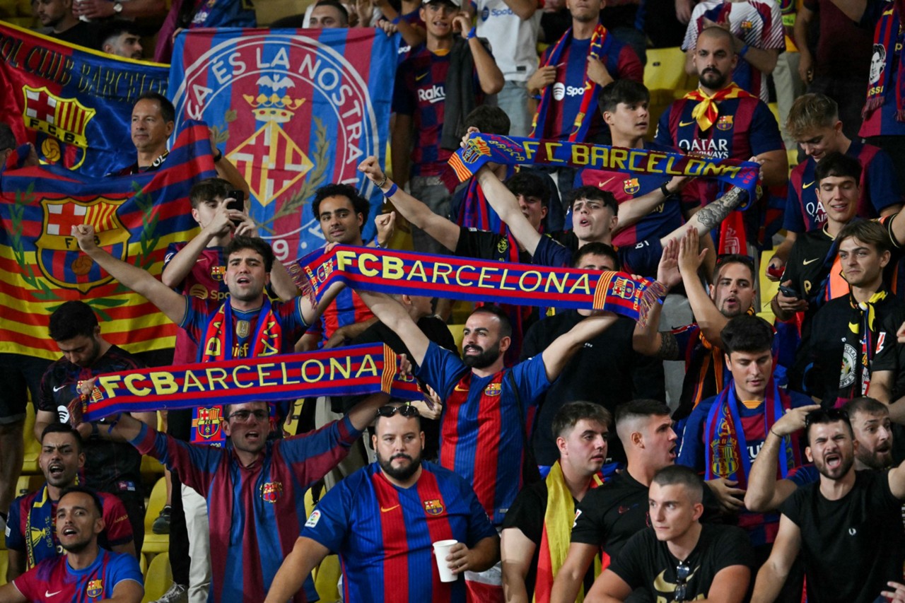 Barcelona é punido por cartaz de cunho nazista da torcida na Champions 