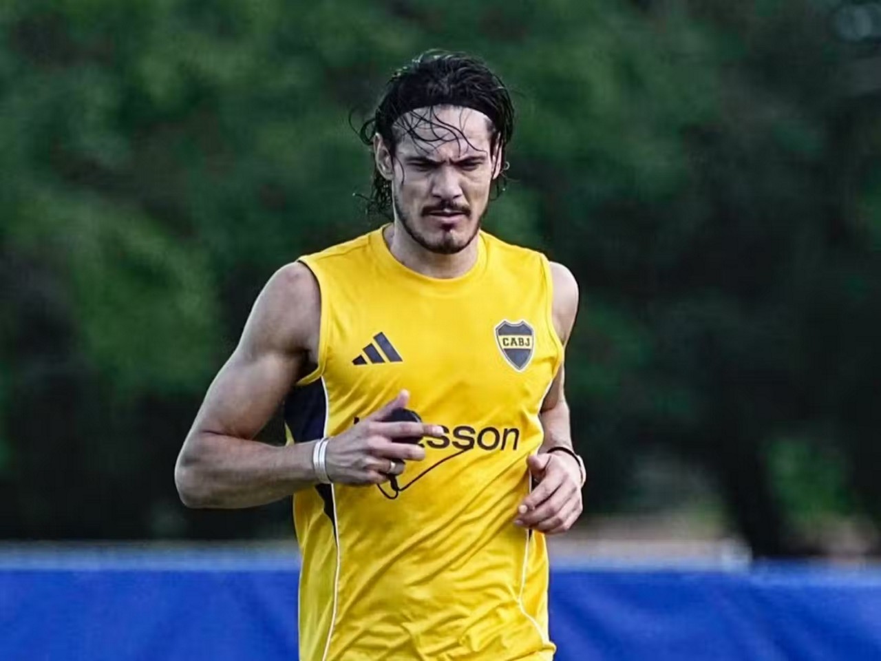 Ele voltou a treinar normalmente com os companheiros e pode começar a partida contra o Auckland City (NZL)