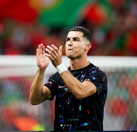 Cristiano Ronaldo mostra que é talento também nas plataformas digitais e ganha placa dourada do Youtube