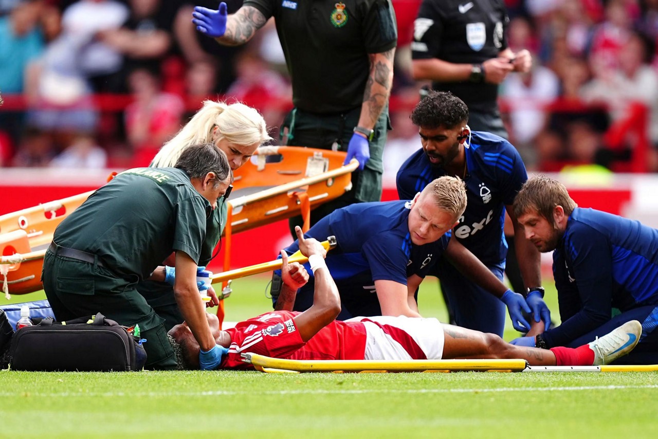 Técnico do Nottingham Forest lamenta lesão de Danilo, ex-Palmeiras: 'Momento difícil'

