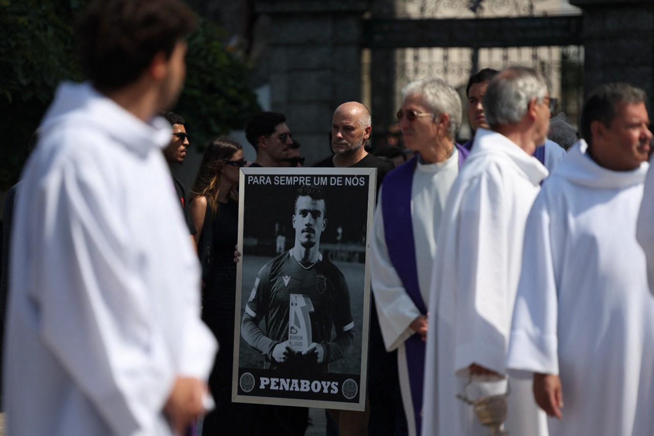 Funeral de Diogo Jota e seu irmão, André Silva, foi marcado por grande comoção