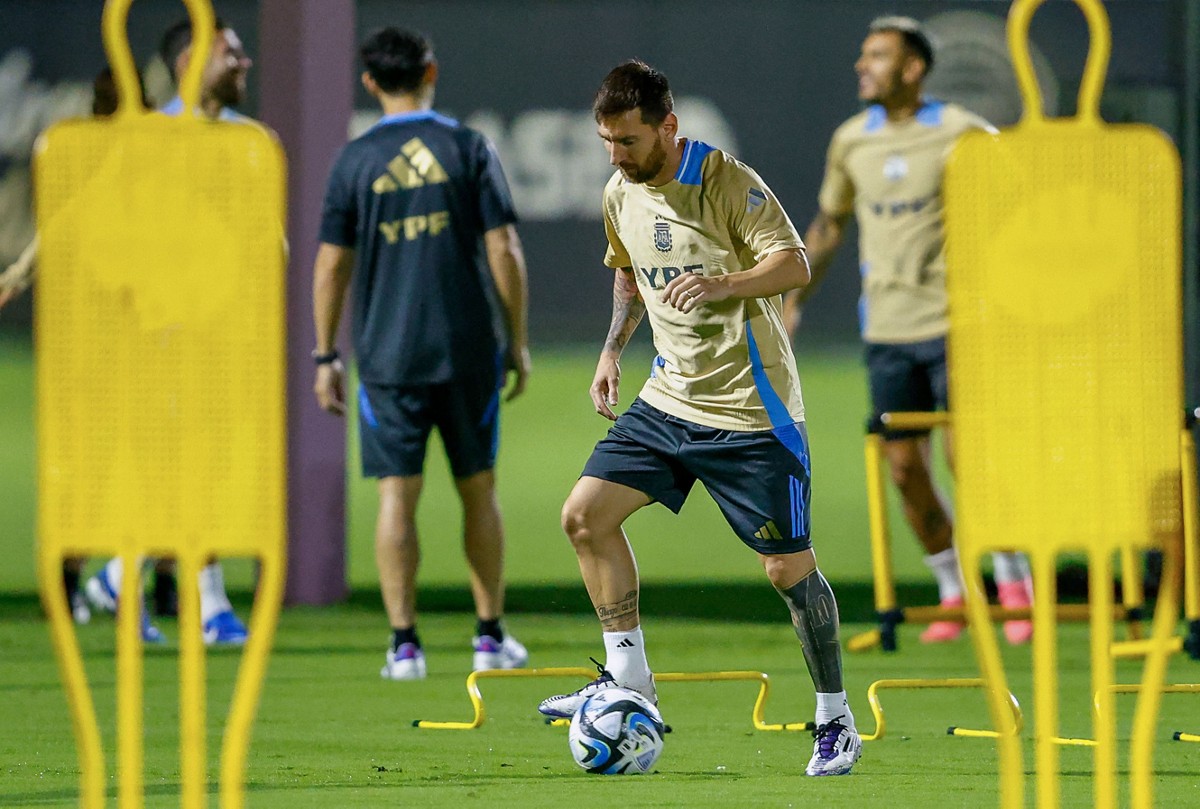 futebol%20internacional eleiminat%C3%B3rias brasil messi 1728506109?qlt=90&wid=1200&ts=1728506192903&dpr=off