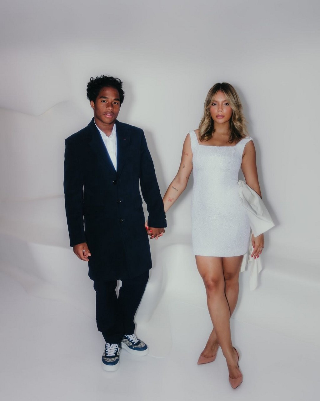Endrick anunciou o casamento com modelo Gabriely Miranda