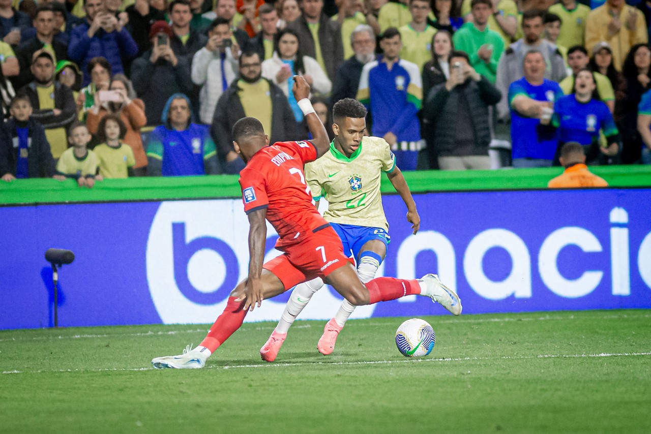 Jovem Estêvão entrou no segundo tempo da partida entre Brasil e Equador