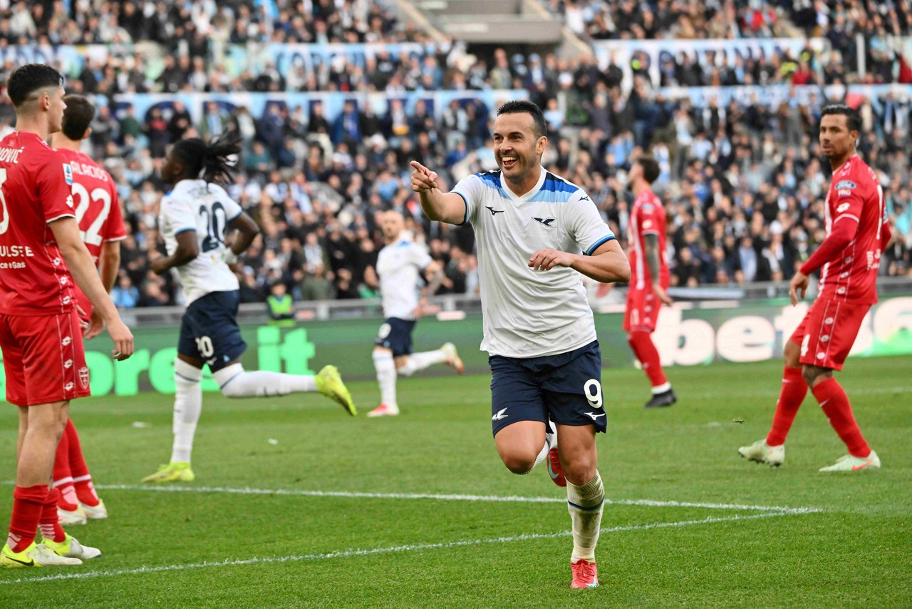 Atacante Pedro Rodriguez comemora após marcar o quarto gol do Lazio, em jogo contra o Monza